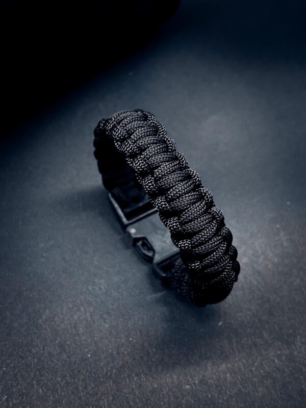 Tactical Paracord Bracelet with Locking Buckle