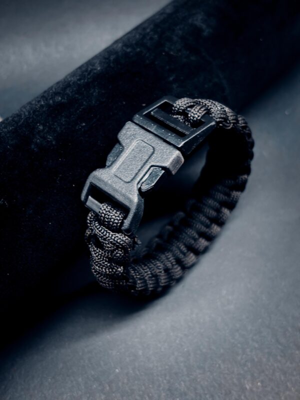 Tactical Paracord Bracelet with Locking Buckle