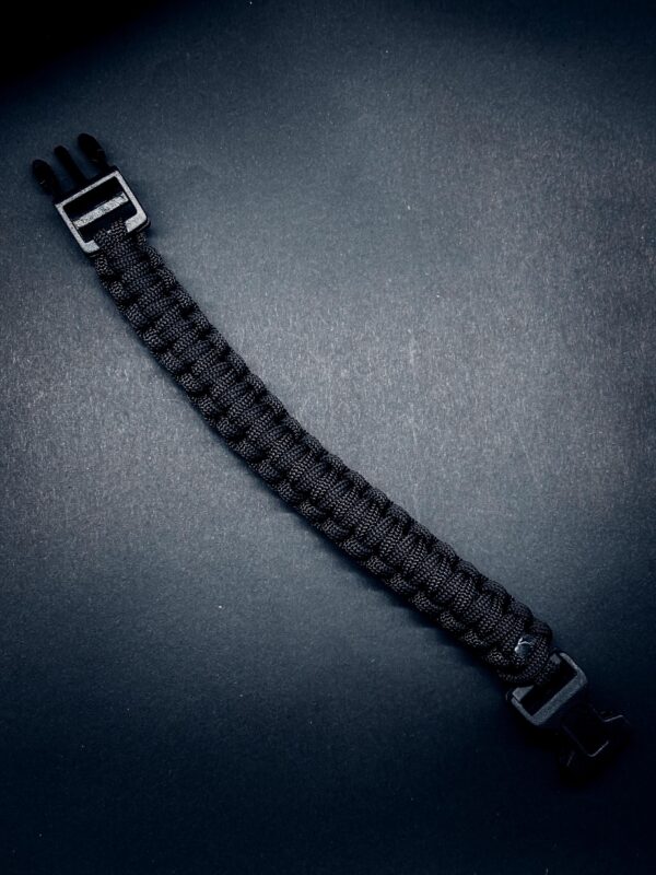 Tactical Paracord Bracelet with Locking Buckle