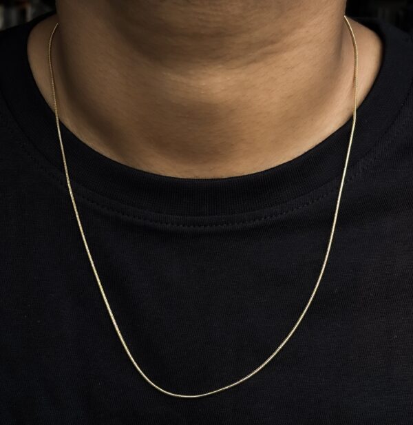 The "Serpentine" Chain (Golden)