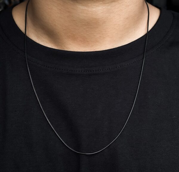 The "Serpentine" Chain (Black)