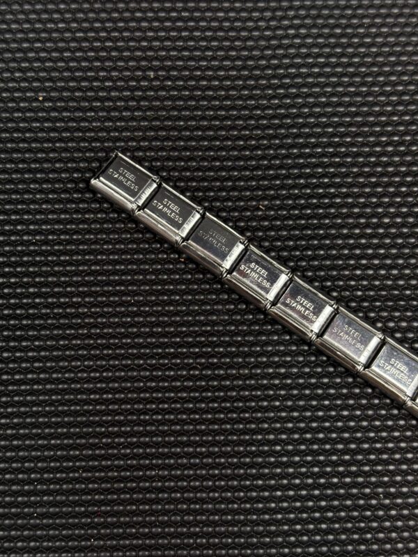 Classic Adjustable Spring Bracelet - Versatile and Stylish