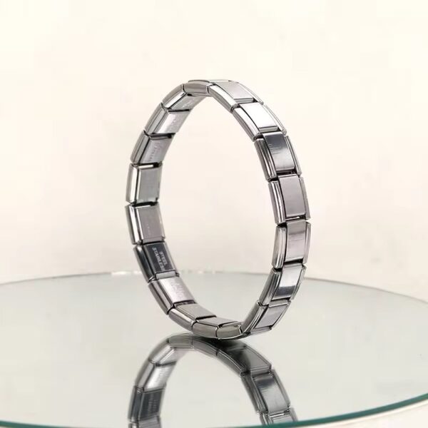 Classic Adjustable Spring Bracelet - Versatile and Stylish